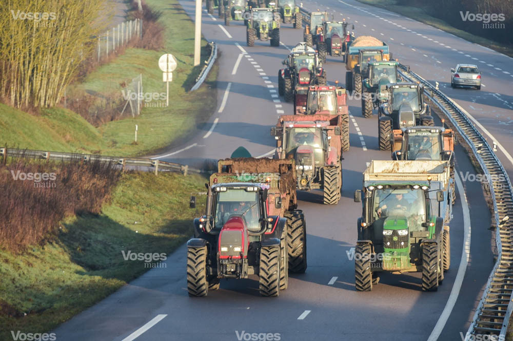 manifestation-des-agriculteurs-vosgiens-sur-la-rn57-a-nomexy-photo-jerome-humbrecht