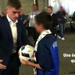 Griezmann offre le ballon du match France-Irlande au fils du policier assassiné à Magnanville