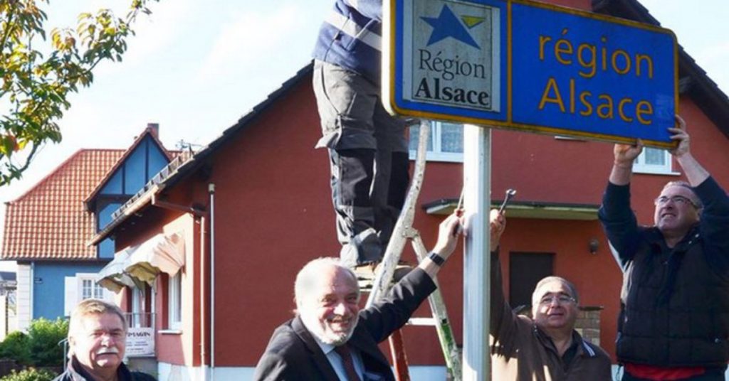 maire-alsace-refuse-panneau-grand-est