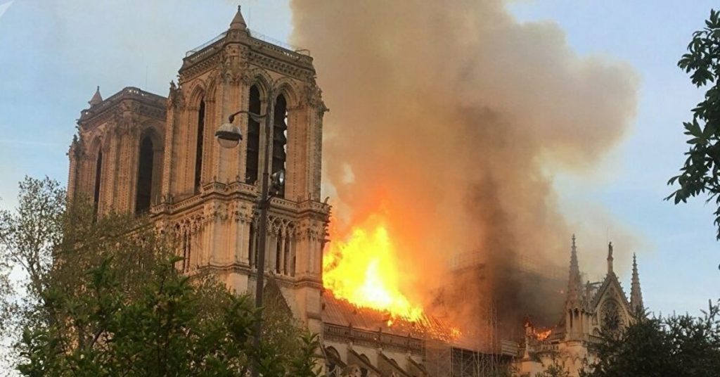 cathedrale-notre-dame-en-feu