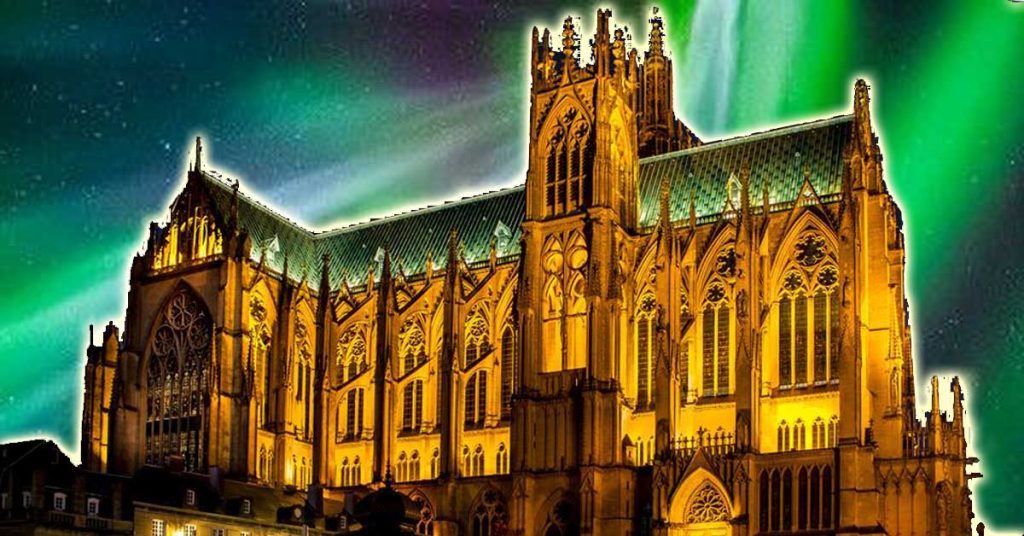 aurore-boreale-cathedrale-saint-etienne-metz-2019