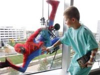 Spider-man, Superman et Capitain America rendent visite aux enfants de l’hôpital Kirchberg