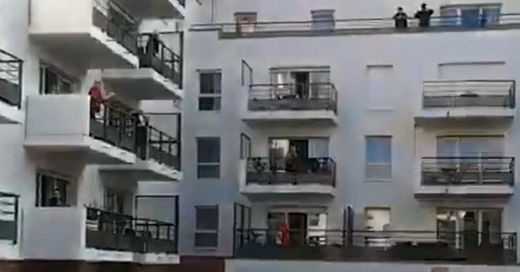 maison-retraite-metz-ballade-gens-heureux